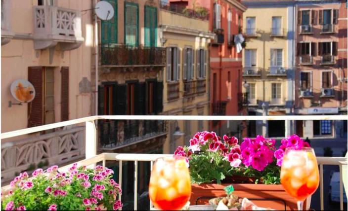 Centro storico via Sassari Accommodation Cagliari Esterno foto